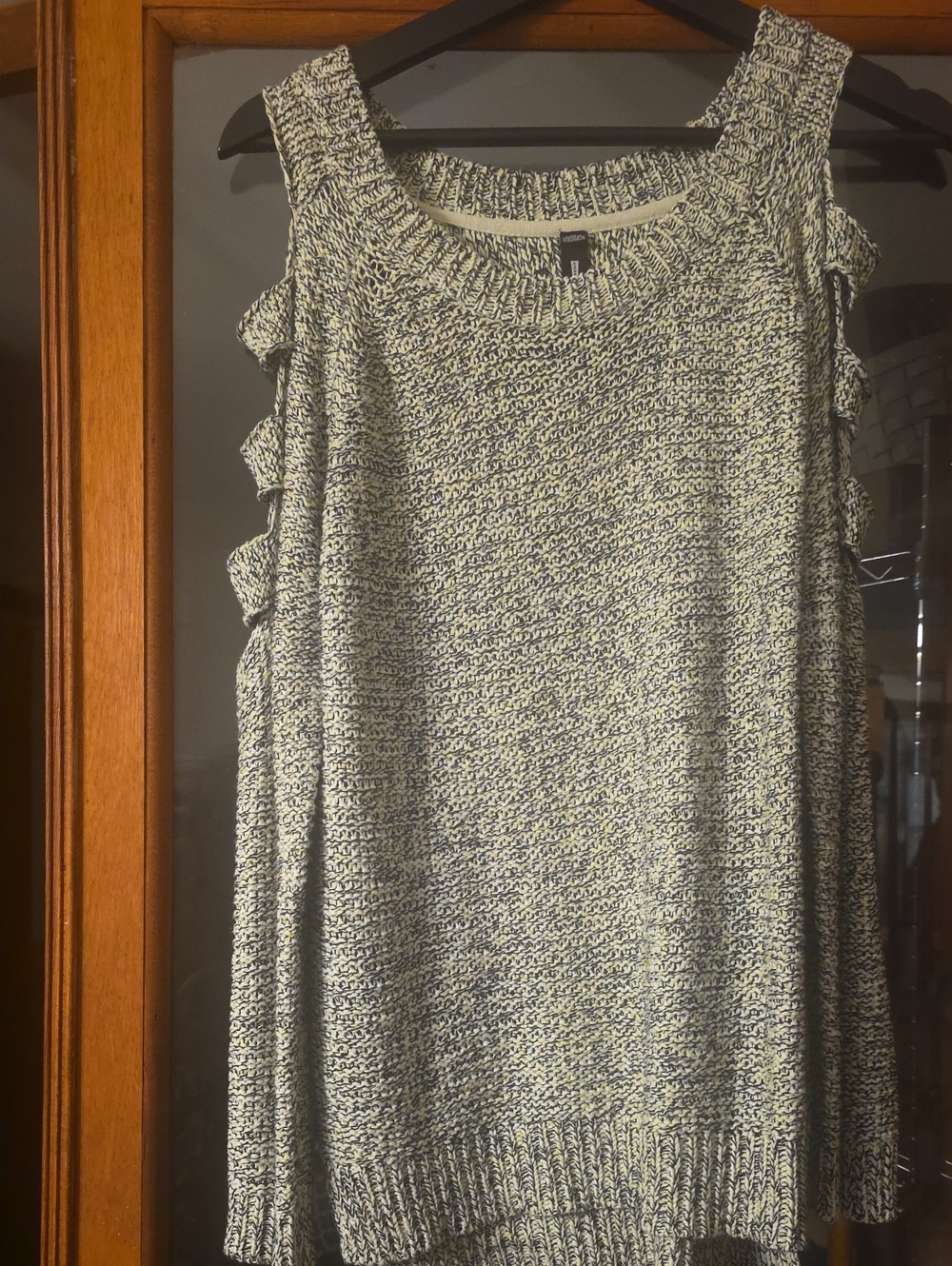 Design Lab Lord & Taylor Cream and Black Cold-Shoulder Knit Tank
